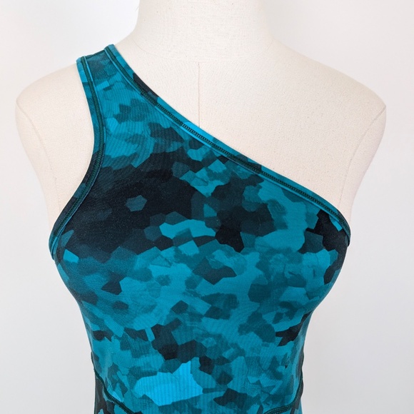 Lululemon Top Cold One Shoulder Camo Women’s Sleeveless Tight Fitted - Picture 2 of 8